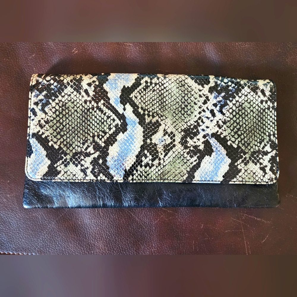 Clutch/crossbody